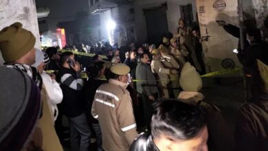 Photo of एक परिवार के पांच लोगों की हत्या से दहला मेरठ, पत्थर काटने की मशीन से काटा गया गला