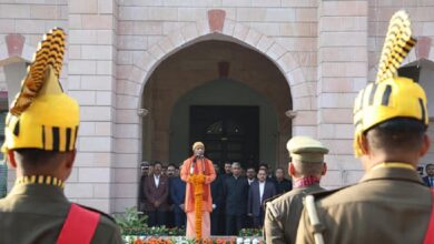 Photo of गणतंत्र दिवस: राज्यपाल बोलीं- यह भारतीयता के गौरव का उत्सव, CM योगी ने कहा- हमारे लिए गौरवशाली क्षण