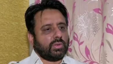 Photo of ‘बाप विधायक हैं, लाइसेंस की जरूरत नहीं’; कानून की धज्जियां उड़ा रहे MLA के बेटे पर केस