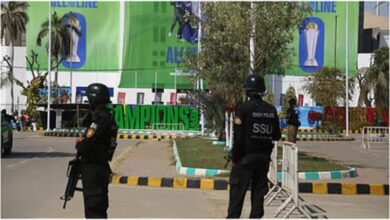 Photo of पाकिस्तान में खिलाड़ियों की सुरक्षा में लापरवाही? 100 से ज्यादा पुलिसकर्मियों ने ड्यूटी से किया इनकार