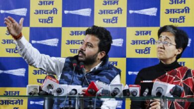 Photo of AAP नेता दुर्गेश पाठक के घर CBI की छापेमारी, आतिशी बोलीं- हम डरने वाले नहीं