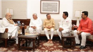Photo of अमित शाह से मिले सपा के बागी विधायक, मुलाकात पर अखिलेश यादव ने कसा तंज
