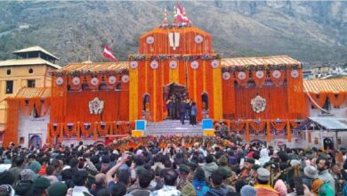 Photo of खुले बदरीनाथ मंदिर के कपाट, उमड़े श्रद्धालु, सीएम धामी ने की पूजा-अर्चना