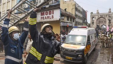 Photo of हैदराबाद: चारमीनार के पास एक इमारत में आग लगने से 8 बच्चों समेत 17 की मौत