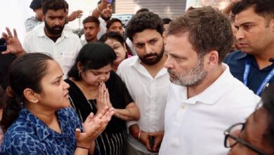 Photo of ‘चुन-चुन कर युवा जोड़ों को ही मार रहे थे’, शुभम की पत्नी की बातें सुन भावुक हुए राहुल गांधी