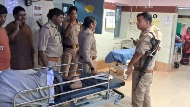 Photo of गाजीपुर में पूजा के लिए लगा रहे बांस में उतरा करंट, सिपाही समेत चार की मौत