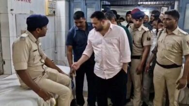 Photo of बाल-बाल बचे तेजस्वी यादव, काफिले में ट्रक ने मारी जोरदार टक्कर; चालक व सुरक्षाकर्मी जख्मी