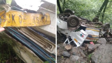 Photo of डोडा में भीषण सड़क हादसा, यात्रियों से भरा वाहन खाई में गिरा; सात की मौत
