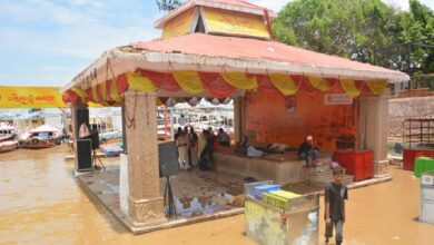 Photo of काशी में डराने लगीं गंगा, हर घंटे चार सेमी बढ़ रहा जलस्तर; डूबा सुबह-ए-बनारस का मंच