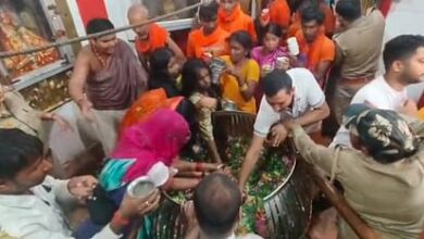 Photo of सावन के दूसरे सोमवार को अयोध्या में उमड़े शिवभक्त, सरयू में डुबकी लगाकर किया जलाभिषेक