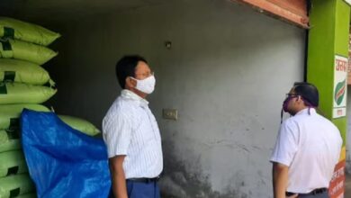 Photo of उप्र: सीमावर्ती जिलों में खाद की कालाबाजारी, अधिकारी कर रहे हर बोरी का सत्यापन