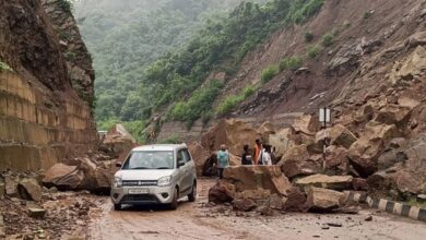 Photo of जम्मू-कश्मीर के रियासी में भूस्खलन, एक ही परिवार के 7 लोगों की मौत