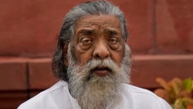 Photo of झारखंड के पूर्व मुख्यमंत्री शिबू सोरेन का निधन; बेटे हेमंत बोले- आज मैं शून्य हो गया