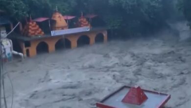 Photo of देहरादून के सहस्त्रधारा में बादल फटने से तबाही, कई दुकानें बहीं; टपकेश्वर मंदिर भी डूबा