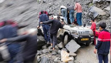 Photo of उत्तराखंड: गौरीकुंड हाईवे पर वाहन के ऊपर गिरा भारी बोल्डर, दो की मौके पर ही मौत