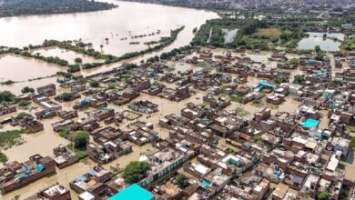 Photo of यूपी में बाढ़ का कहर; सैकड़ों गांव बने टापू, कालोनियों में भरा पानी; लाखों प्रभावित