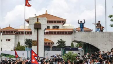 Photo of नेपाल: 20 की मौत के बाद झुकी ओली सरकार, हटाया सोशल मीडिया से प्रतिबंध