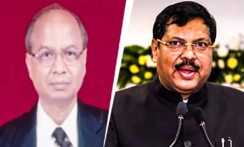 Lawyer who threw shoe at CJI