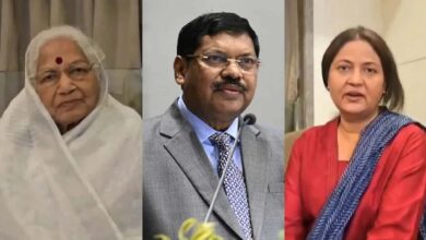 Photo of CJI गवई पर जूता फेंकने से गुस्साईं मां, बहन बोलीं- आने वाली पीढ़ी माफ नहीं करेंगी