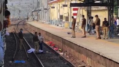 Photo of मिर्जापुर: चुनार स्टेशन पर बड़ा हादसा, ट्रेन की चपेट में आने से 6 श्रद्धालुओं की मौत