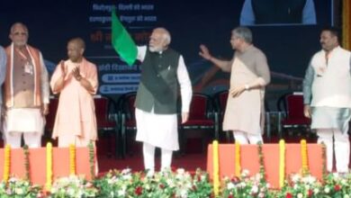 Photo of पीएम मोदी ने बनारस स्टेशन से चार वंदे भारत को दिखाई हरी झंडी, गूंजा हर- हर महादेव