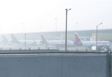 Photo of कड़ाके की ठंड के बीच 2025 का आखिरी कोहरा, दिल्ली-NCR में सड़कों पर जीरो विजिबिलिटी; ट्रेनें-फ्लाइट्स भी प्रभावित