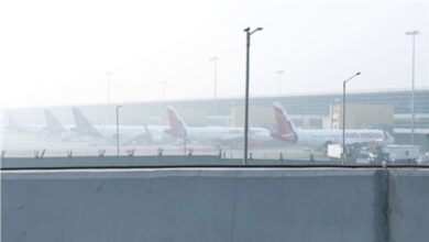 Photo of कड़ाके की ठंड के बीच 2025 का आखिरी कोहरा, दिल्ली-NCR में सड़कों पर जीरो विजिबिलिटी; ट्रेनें-फ्लाइट्स भी प्रभावित