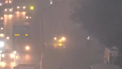 Photo of स्मॉग से घिरी दिल्ली, AQI ‘बेहद खराब’, दृश्यता कम होने से वाहन चालकों को परेशानी