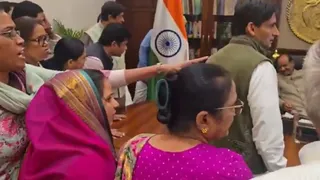 Photo of लोकसभा हंगामे पर सियासी घमासान: रिजिजू ने जारी किया वीडियो, कांग्रेस ने आरोपों को नकारा