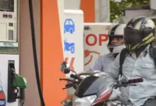 Photo of देश में नहीं है पेट्रोल-डीजल की कोई कमी, सोशल मीडिया पर फैली खबरें निकलीं फर्जी